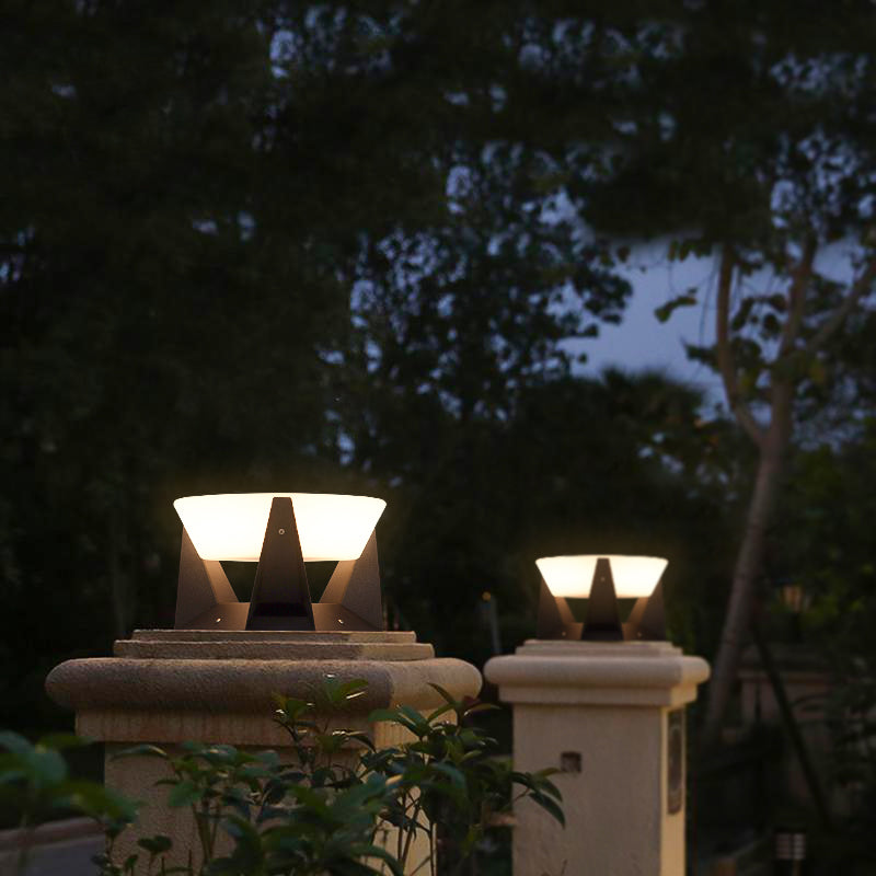 Outdoor Solar LED Garden Light with Iron Frame