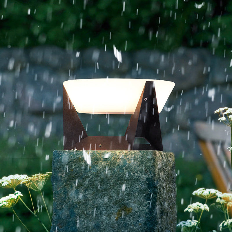 Outdoor Solar LED Garden Light with Iron Frame