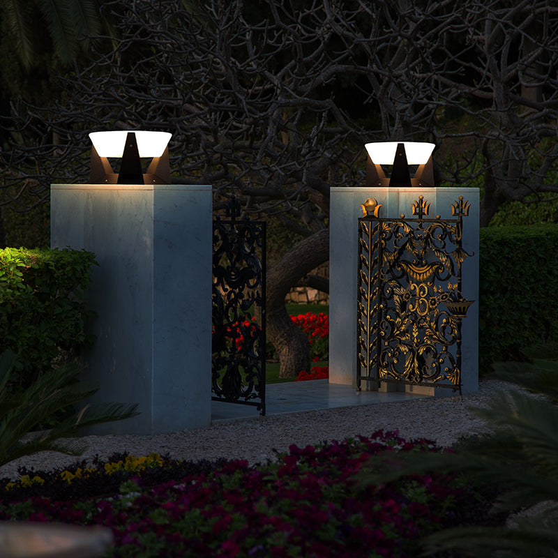 Outdoor Solar LED Garden Light with Iron Frame