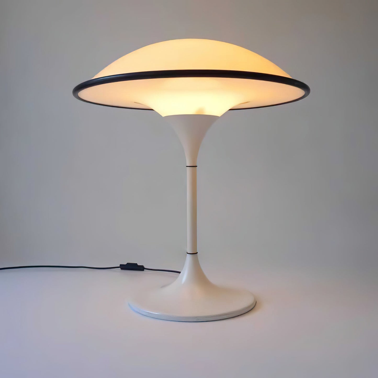 Lumera Retro Table Lamp