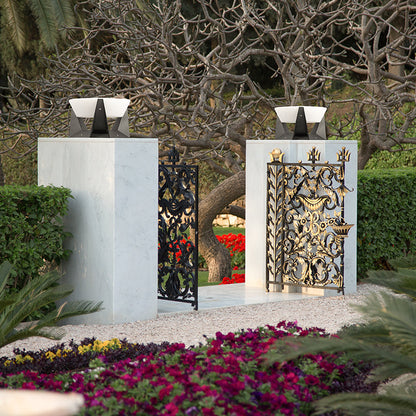 Outdoor Solar LED Garden Light with Iron Frame