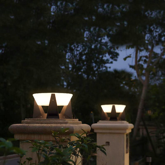 Outdoor Solar LED Garden Light with Iron Frame